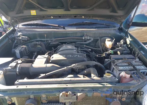 2002 Toyota Tundra Ltd V8 from USA, damaged, VIN 5TBBT48102S323591